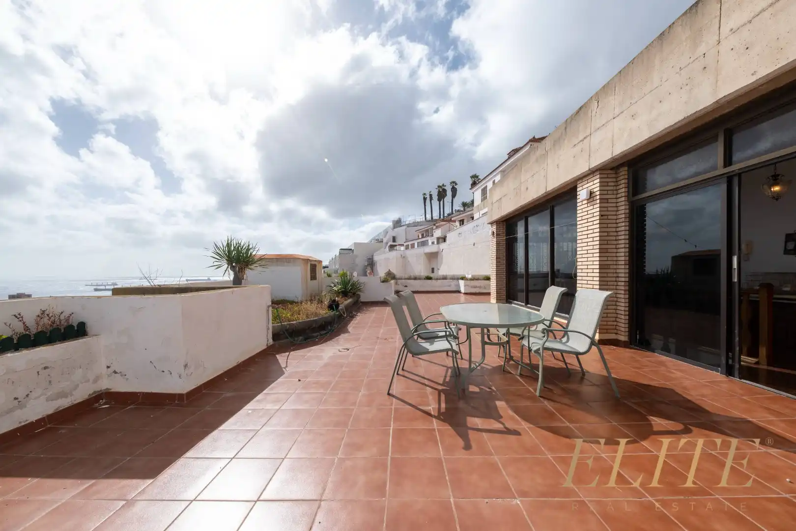 Terrassa de Casa o xalet en venda en Las Palmas de Gran Canaria amb Terrassa, Piscina i Moblat