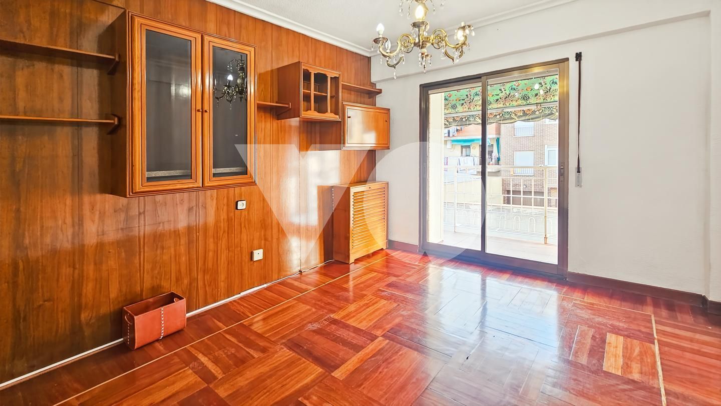 Living room of Flat for sale in  Madrid Capital  with Air Conditioner, Heating and Parquet flooring