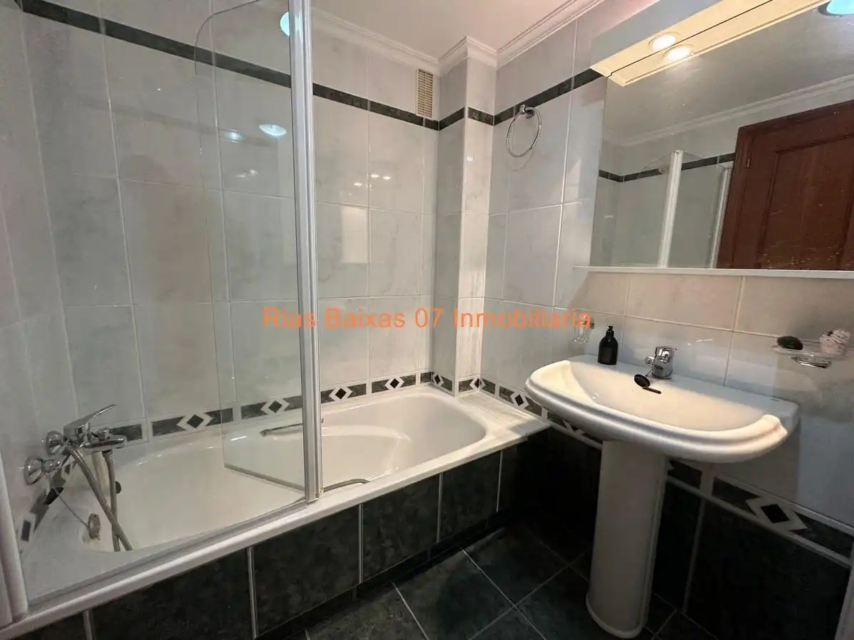Baño de Piso en venta en Vigo  con Calefacción