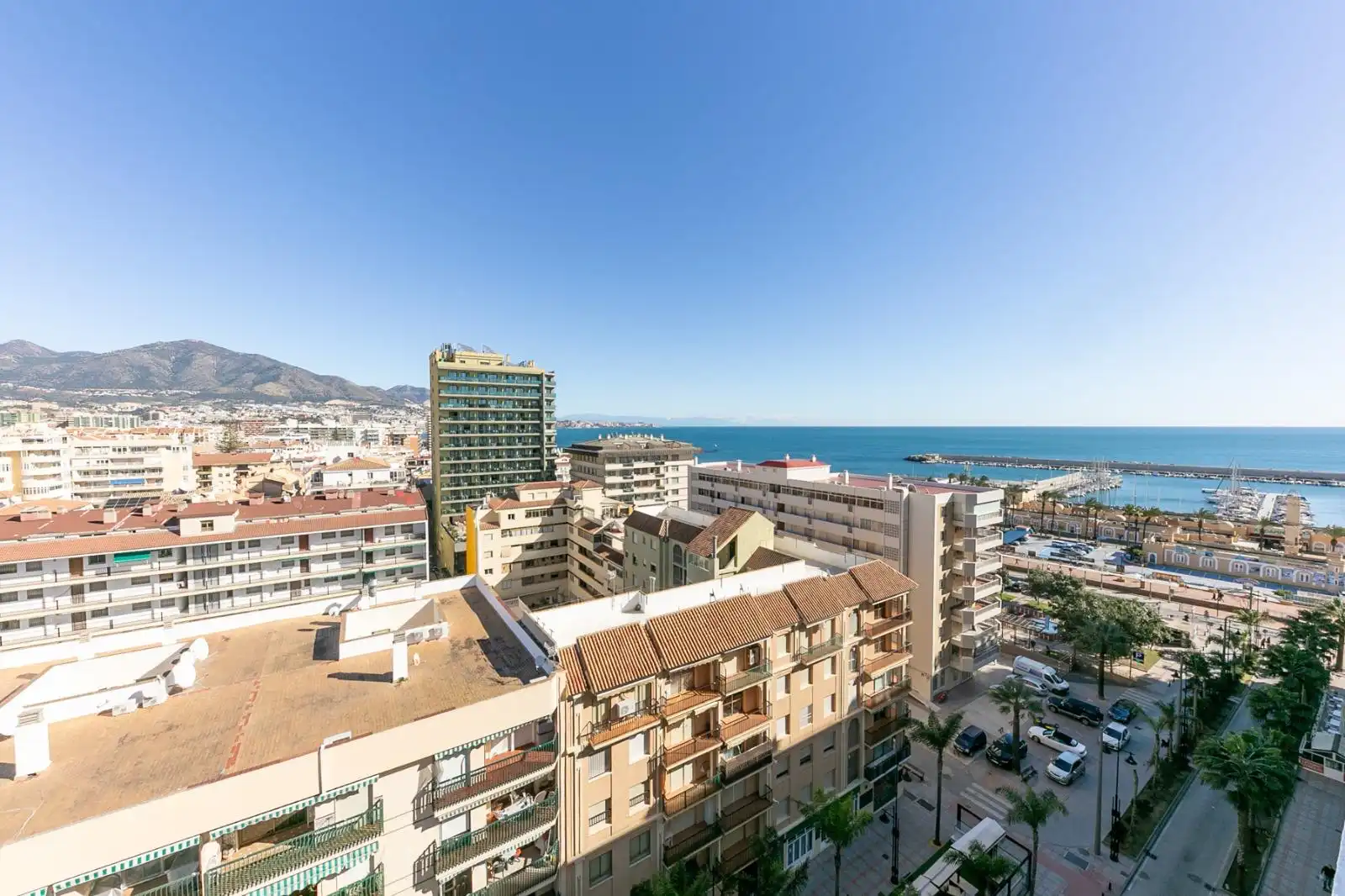 Außenansicht von Dachboden zur Miete in Fuengirola mit Klimaanlage, Heizung und Terrasse