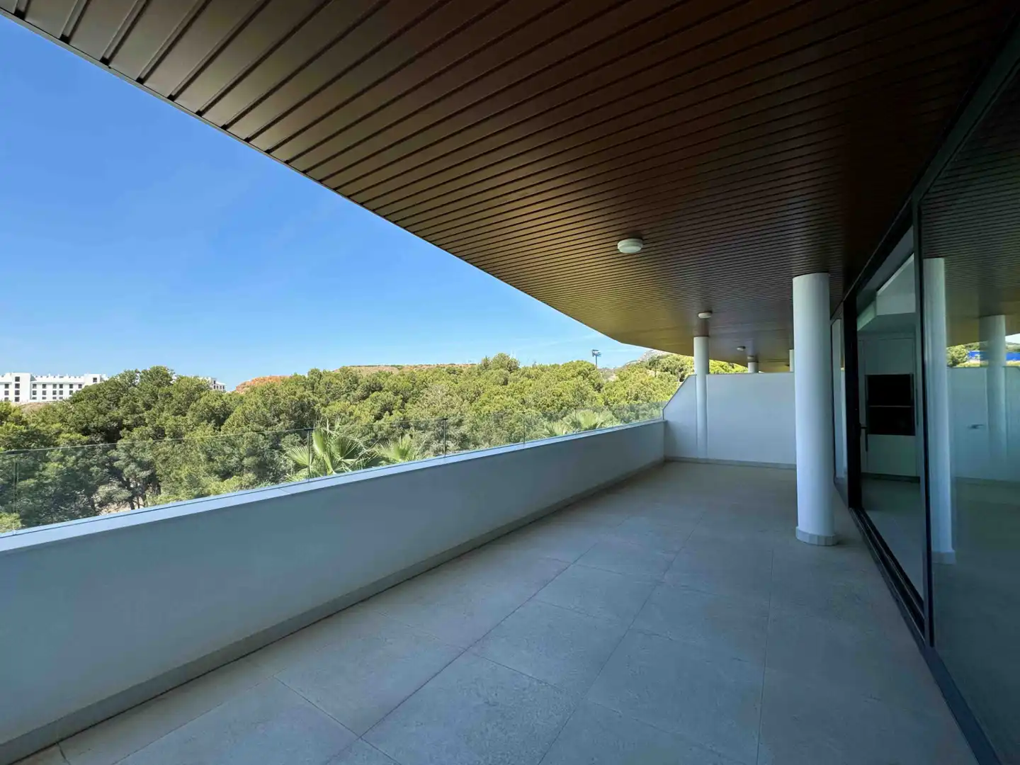 Piso de obra nueva con piscina en venta en Avenida 8 de Marzo 32, imagen 5