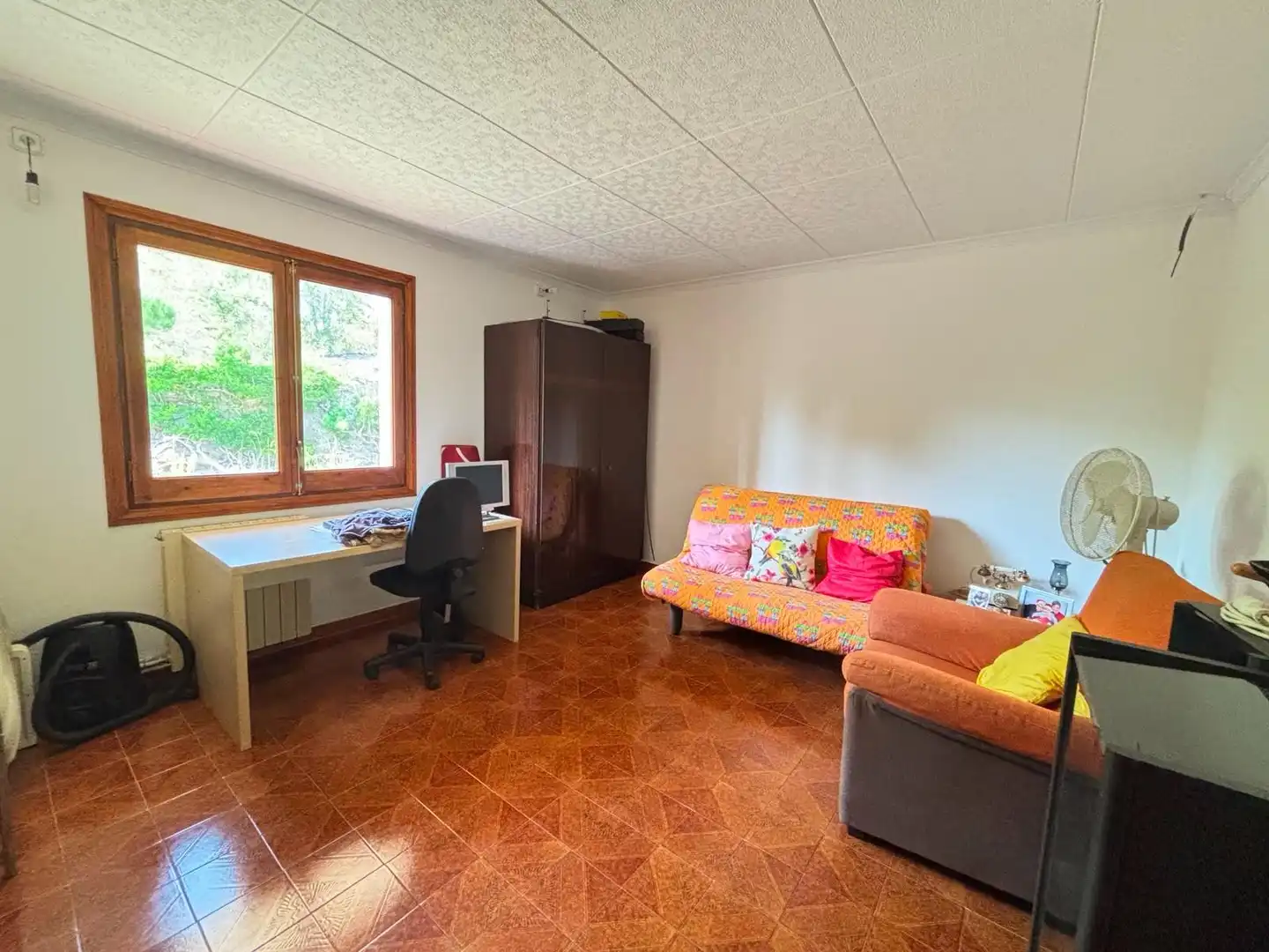 Sala d'estar de Casa o xalet en venda en Llambilles amb Calefacció, Jardí privat i Piscina
