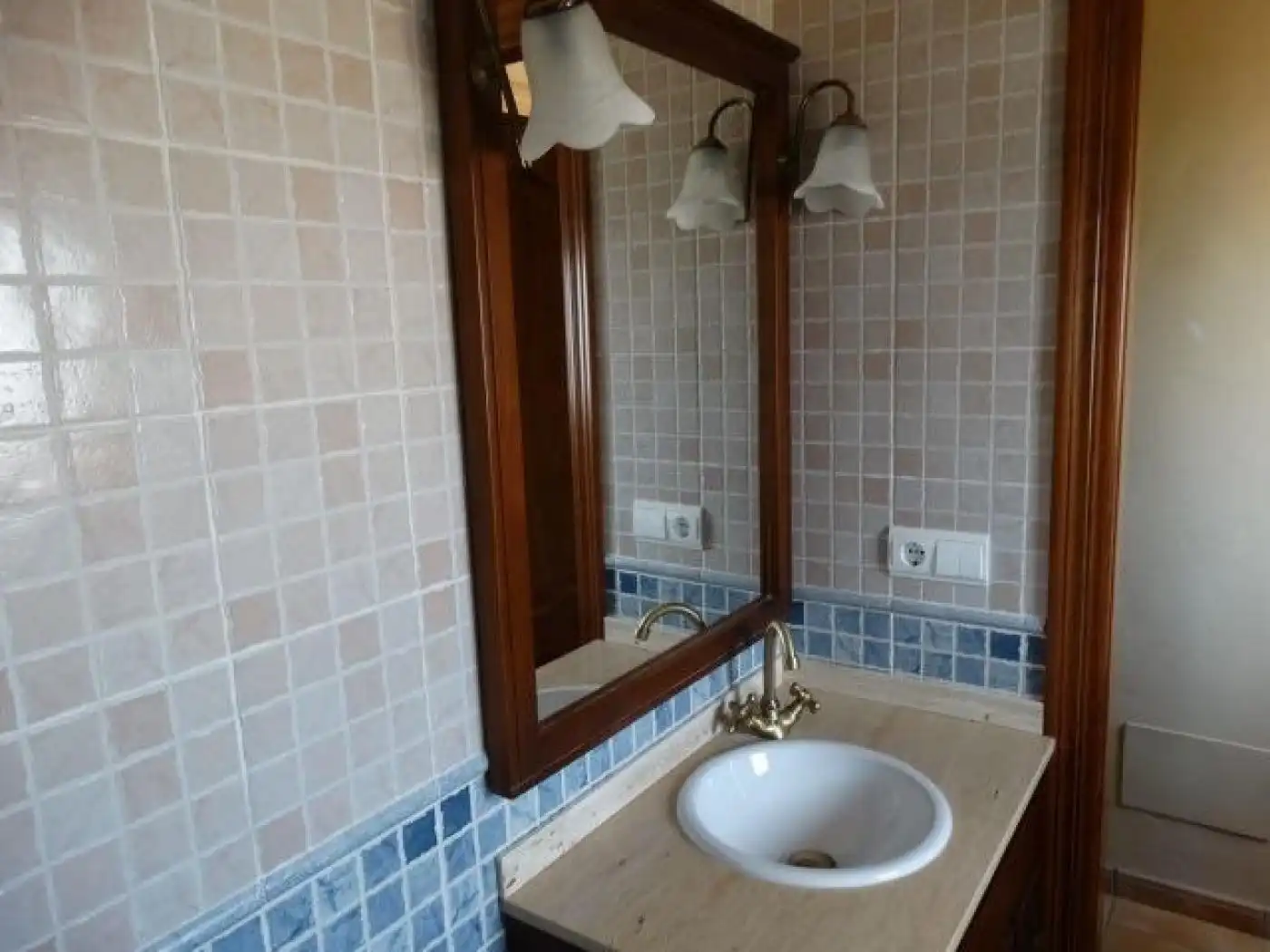 Bany de Casa o xalet en venda en Villanueva del Rosario amb Aire condicionat, Terrassa i Moblat