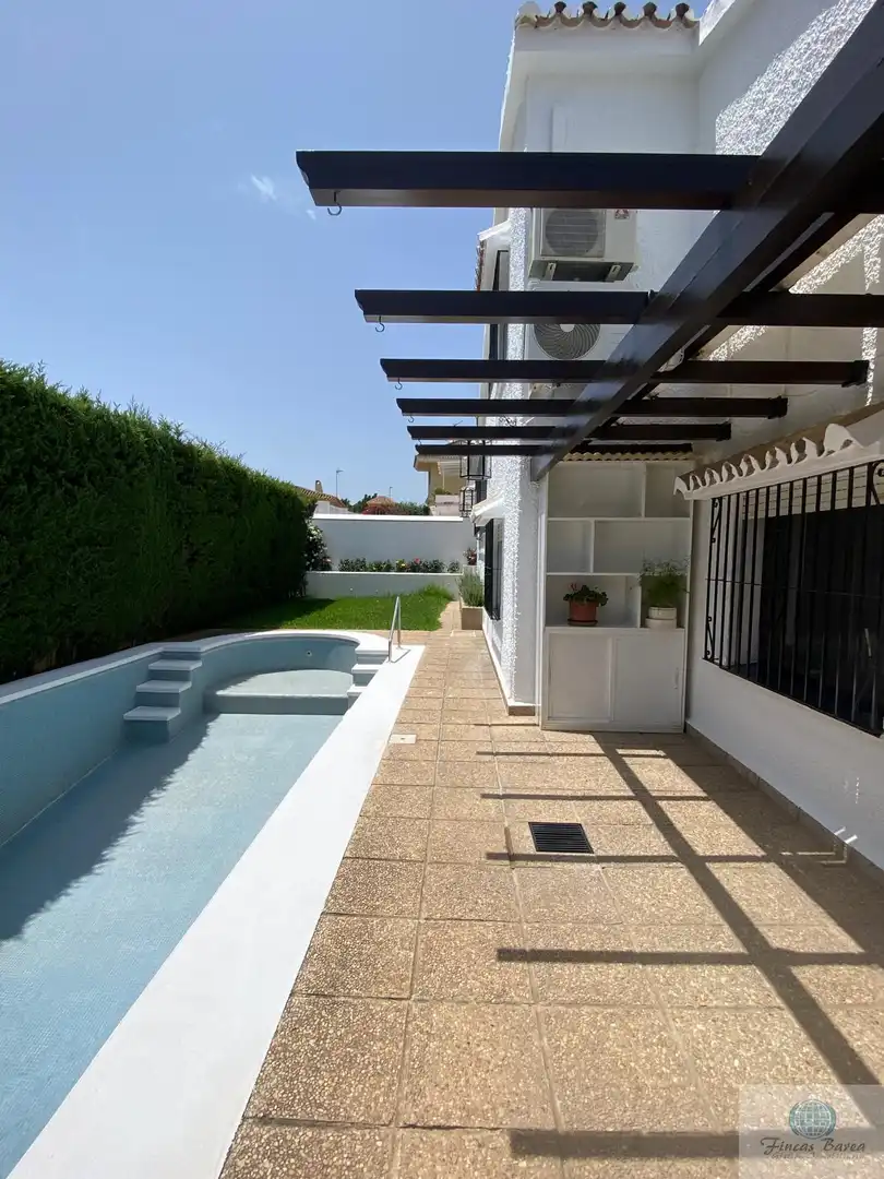 Chalet con piscina en venta en Castillo Sohail - Myramar, imagen 13