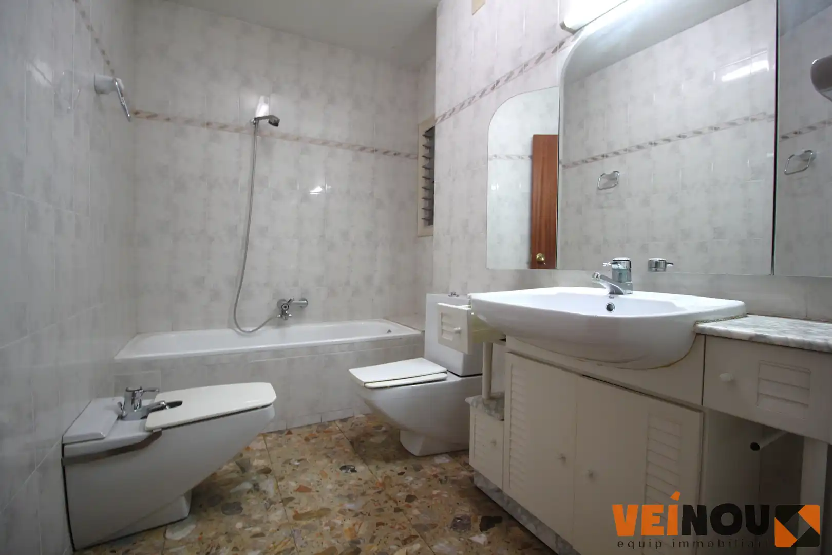 Baño de Casa adosada en venta en Cornellà de Llobregat con Terraza y Balcón
