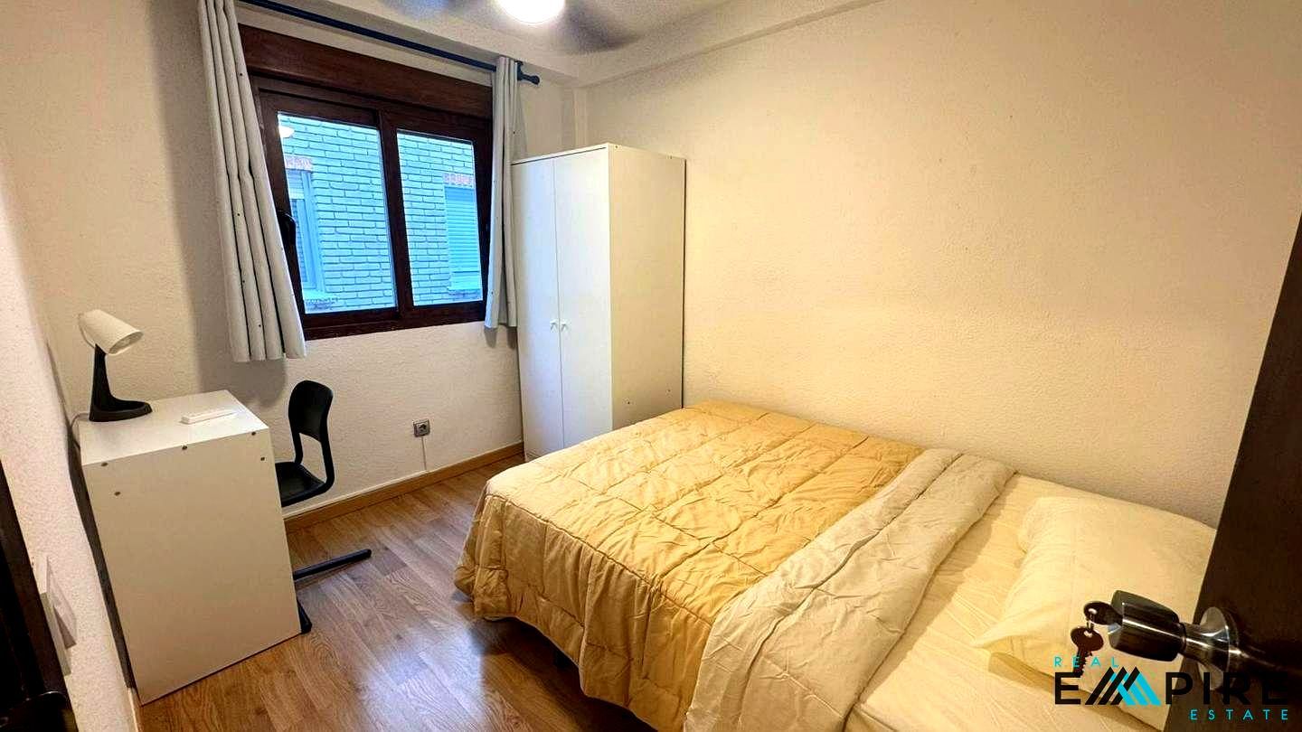 Bedroom of Flat to share in Parla  with Heating, Swimming Pool and Furnished