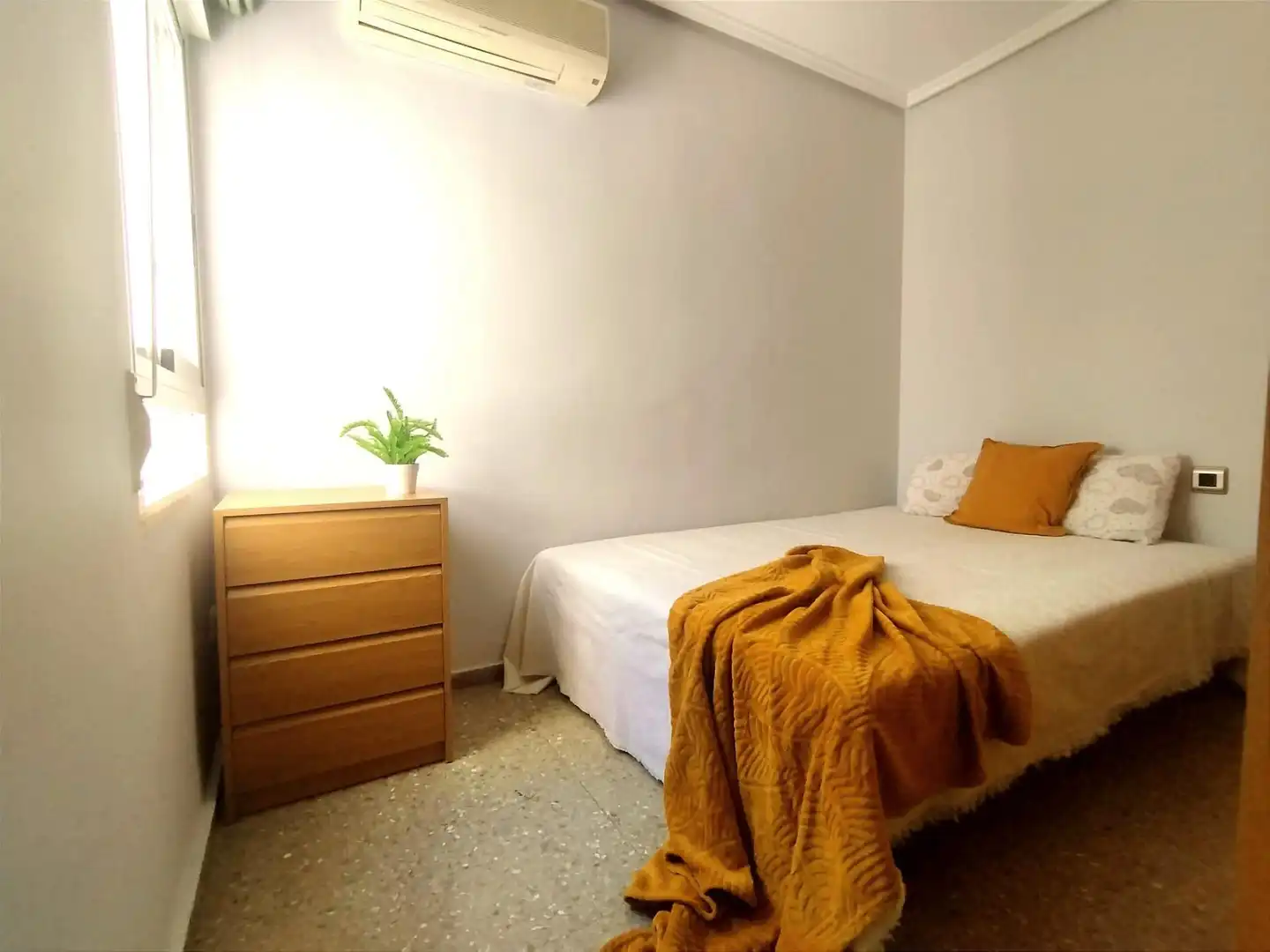 Habitación de Piso en venta en Valencia con Aire acondicionado y Balcón