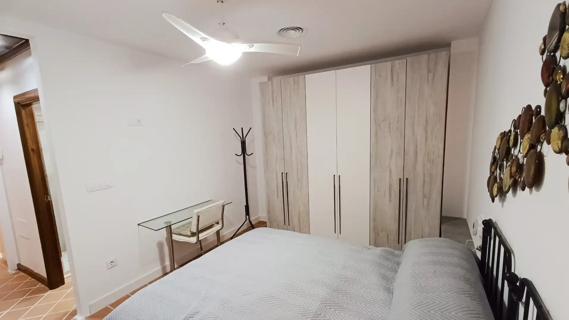 Habitación de Piso de alquiler en Granada con Aire acondicionado y Amueblado