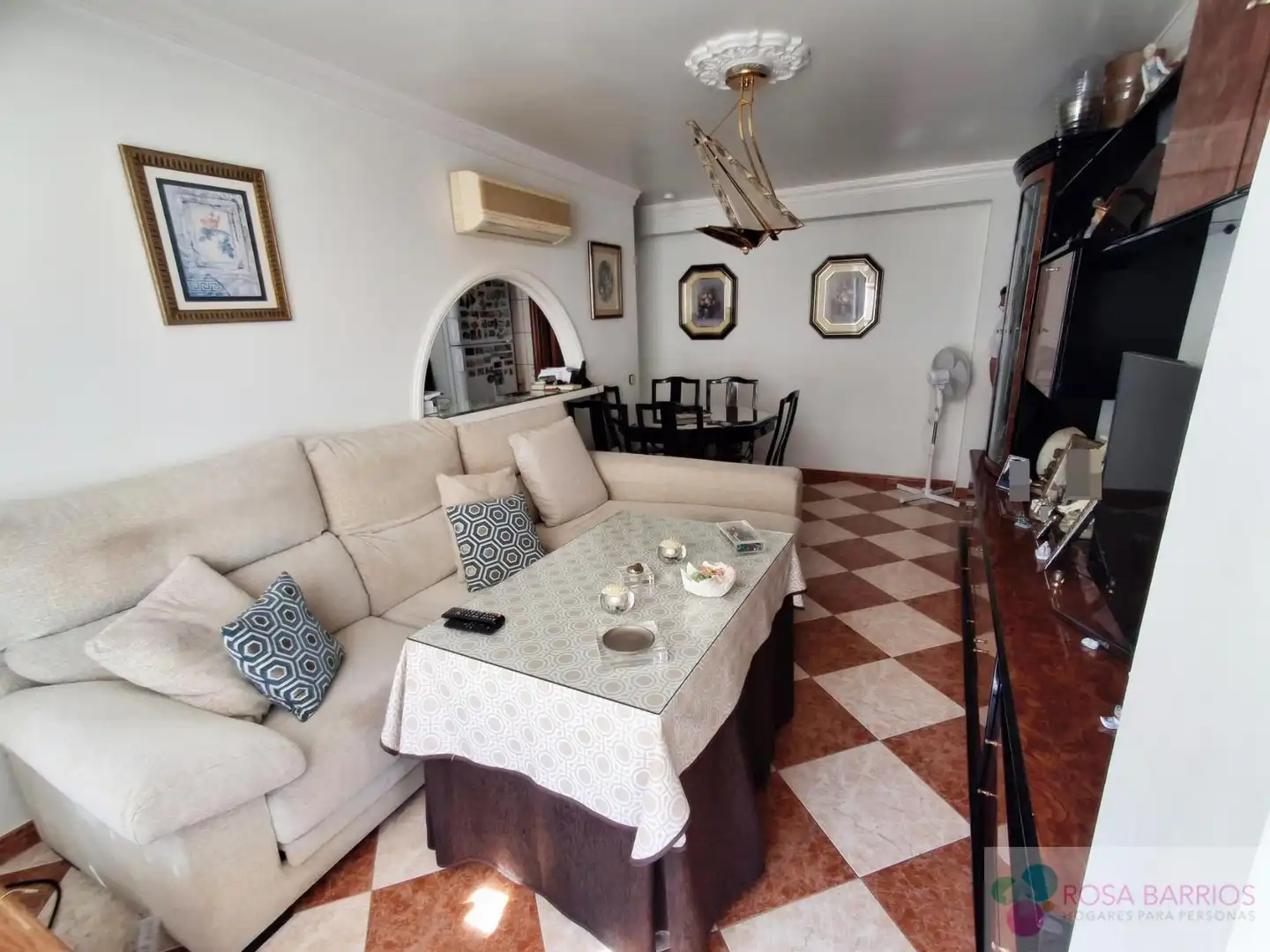 Sala d'estar de Pis en venda en Marbella amb Aire condicionat, Terrassa i Moblat