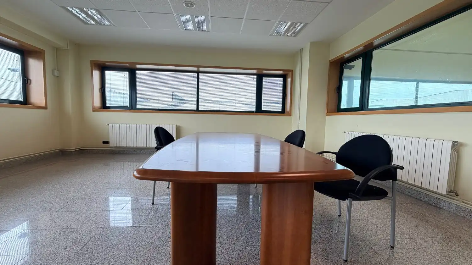Office for rent in Narón  with Air Conditioner and Heating