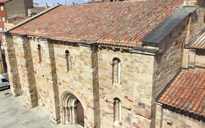 Vista exterior de Pis en venda en Zamora Capital  amb Aire condicionat, Terrassa i Balcó