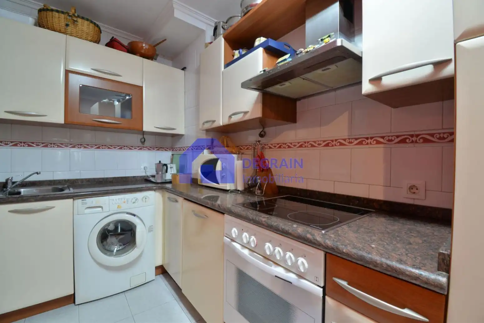 Cocina de Piso en venta en Oviedo  con Calefacción y Trastero