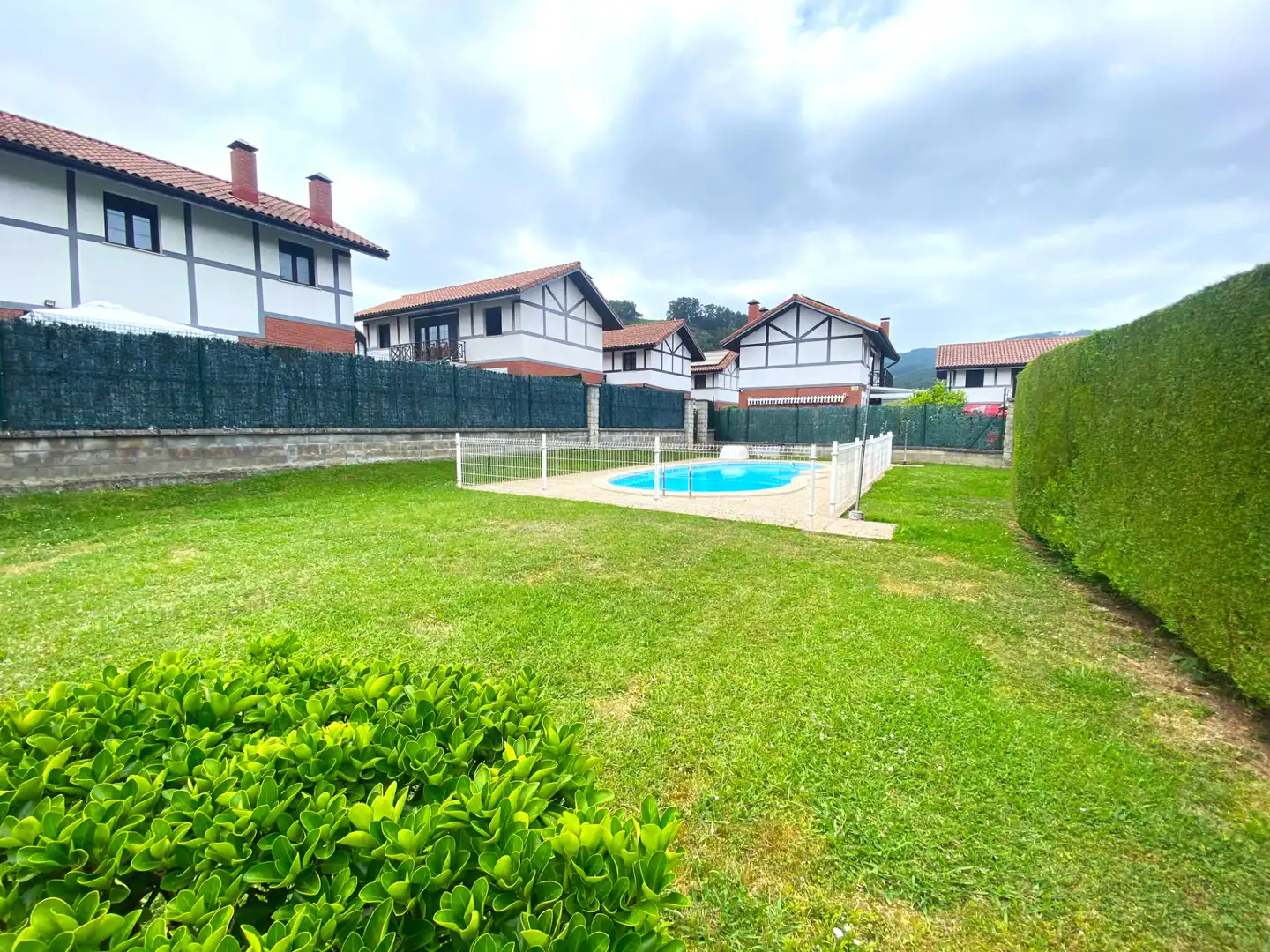 Swimming pool of Houses for sale in Castro-Urdiales  with Heating, Private garden and Parquet flooring