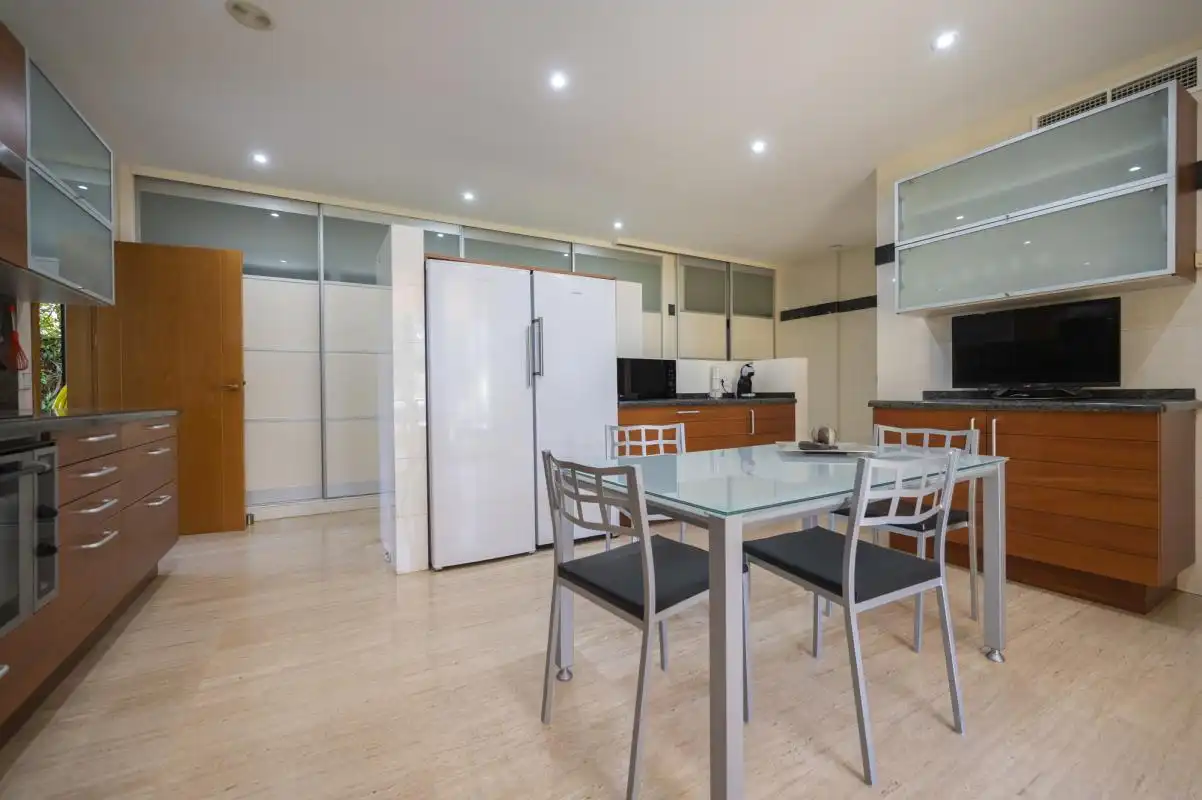 Cocina de Casa o chalet de alquiler en Sant Josep de sa Talaia con Aire acondicionado, Calefacción y Jardín privado