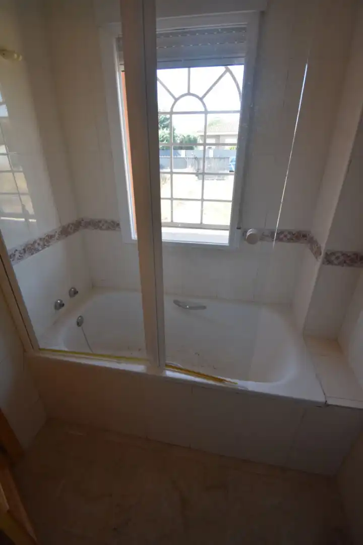 Badezimmer von Haus oder Chalet zum Verkauf in Nuevo Baztán mit Heizung, Privatgarten und Abstellraum