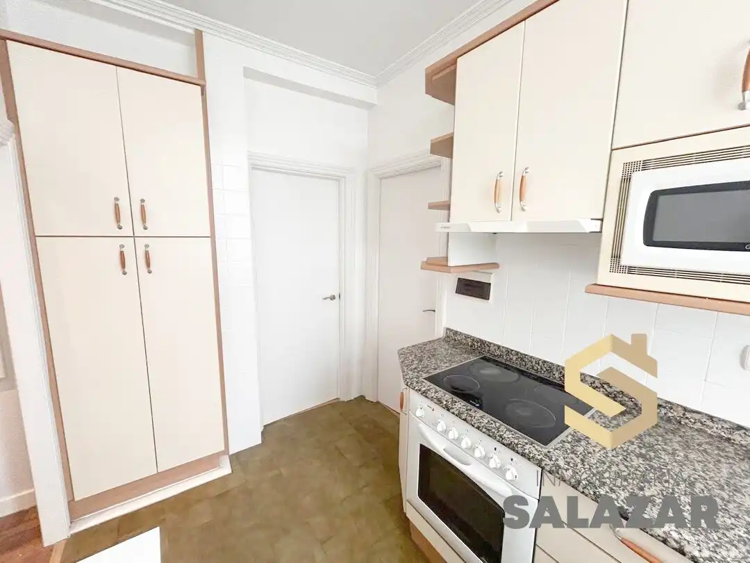 Cocina de Piso de alquiler en Bilbao  con Calefacción