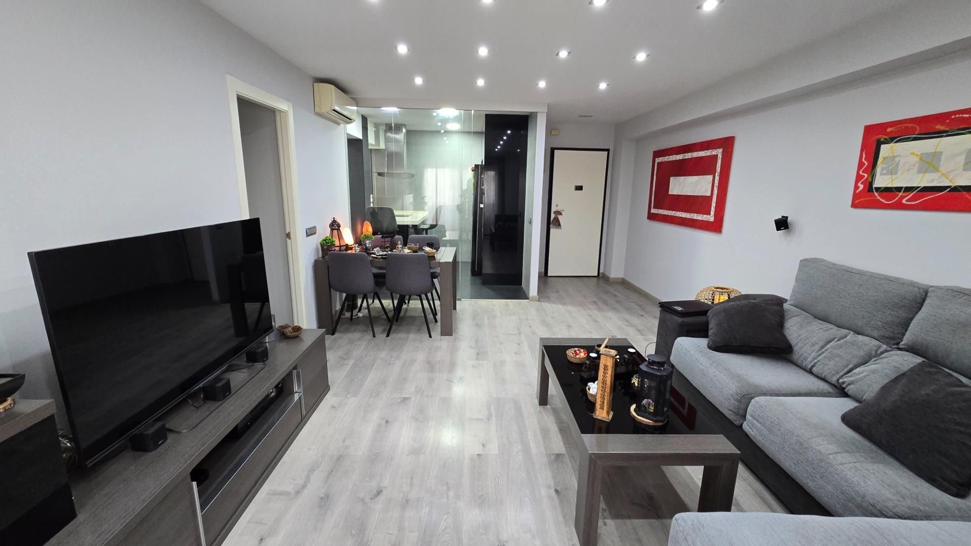 Living room of Flat for sale in  Valencia Capital  with Air Conditioner and Balcony