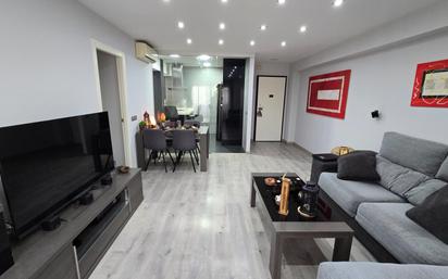 Living room of Flat for sale in  Valencia Capital  with Air Conditioner and Balcony