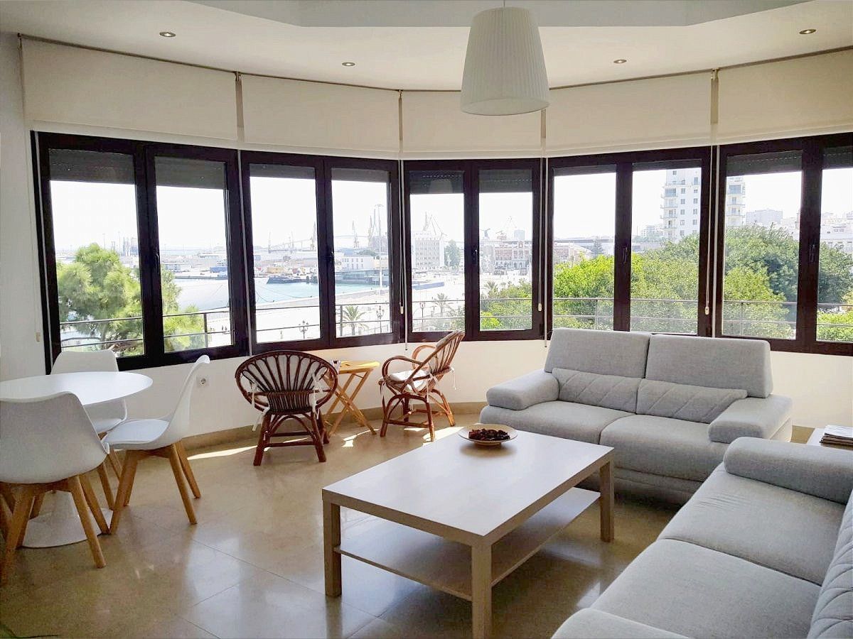 Sala de estar de Piso de alquiler en  Cádiz Capital con Aire acondicionado, Calefacción y Terraza
