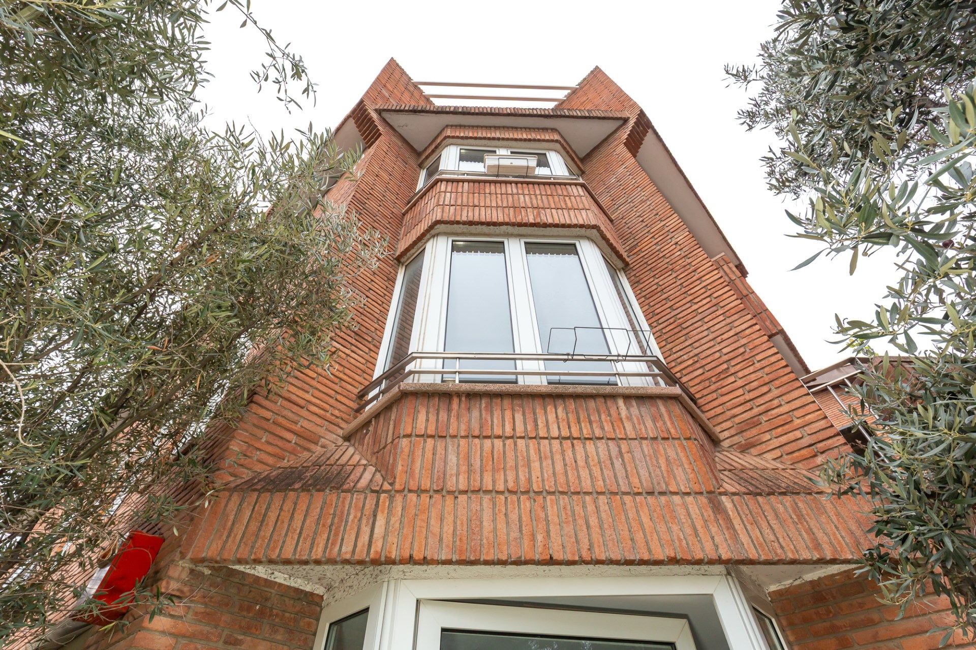 Vista exterior de Casa o xalet en venda en Esplugues de Llobregat amb Aire condicionat, Calefacció i Terrassa