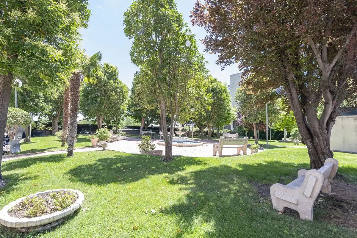 Vista exterior de Piso en venta en Madrid con Calefacción, Jardín privado y Terraza