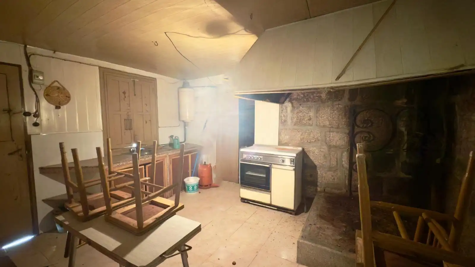Cocina de Finca rústica en venta en Cenlle con Jardín privado, Terraza y Trastero