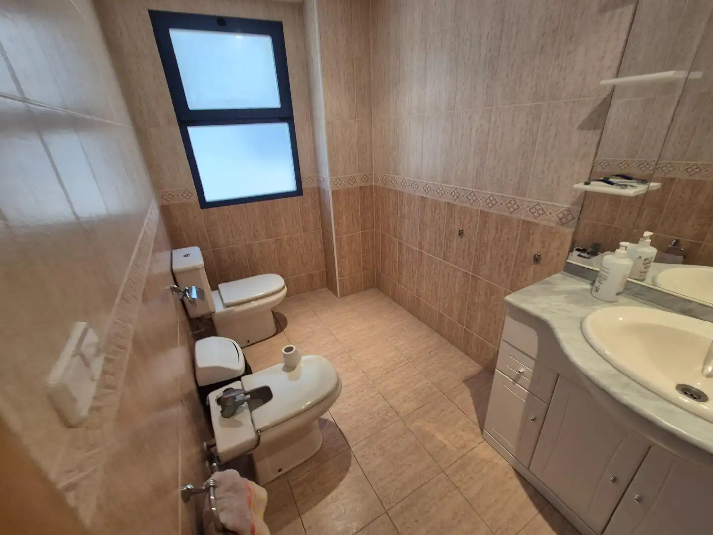Badezimmer von Fabrikhallen zur Miete in Elda