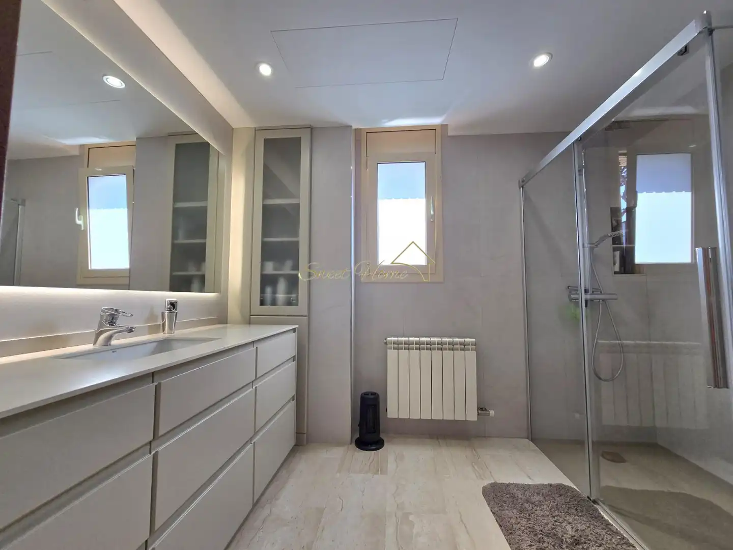 Bathroom of Houses for sale in Cabrils  with Air Conditioner, Heating and Private garden