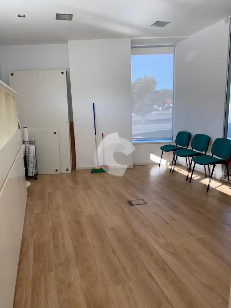 Büro zum Verkauf in Oleiros
