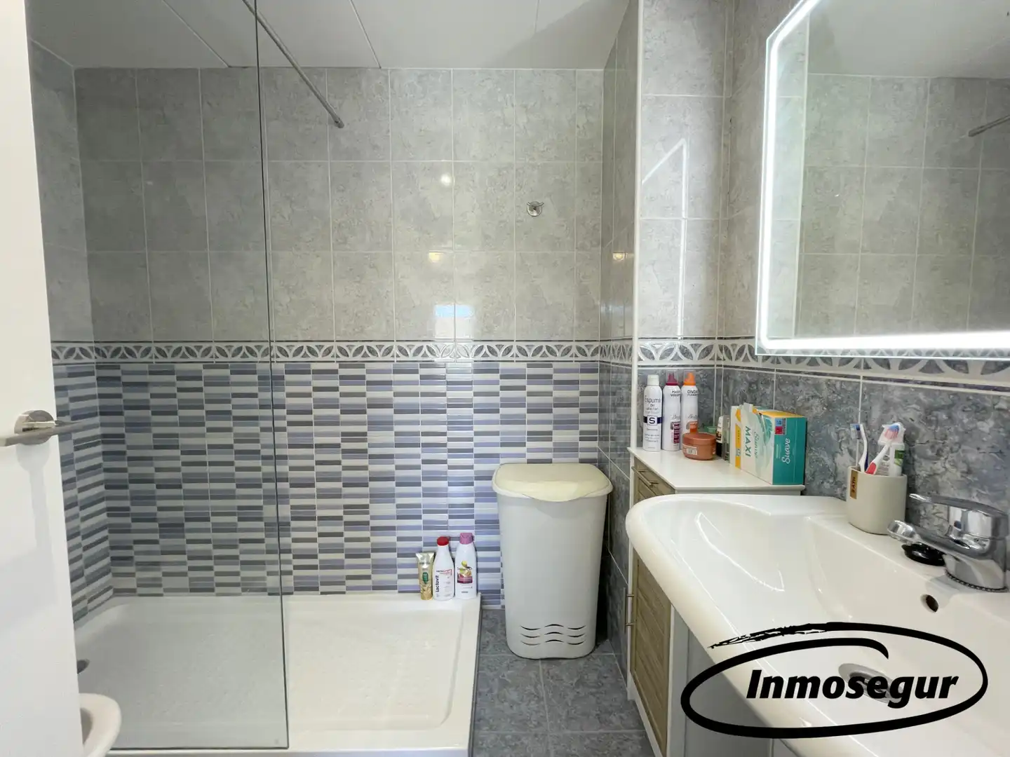 Baño de Piso en venta en Salou con Calefacción, Terraza y Amueblado