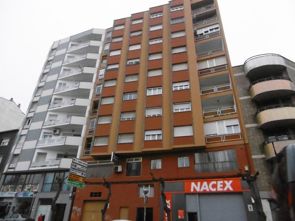 Vista exterior de Pis en venda en Monzón amb Terrassa i Traster