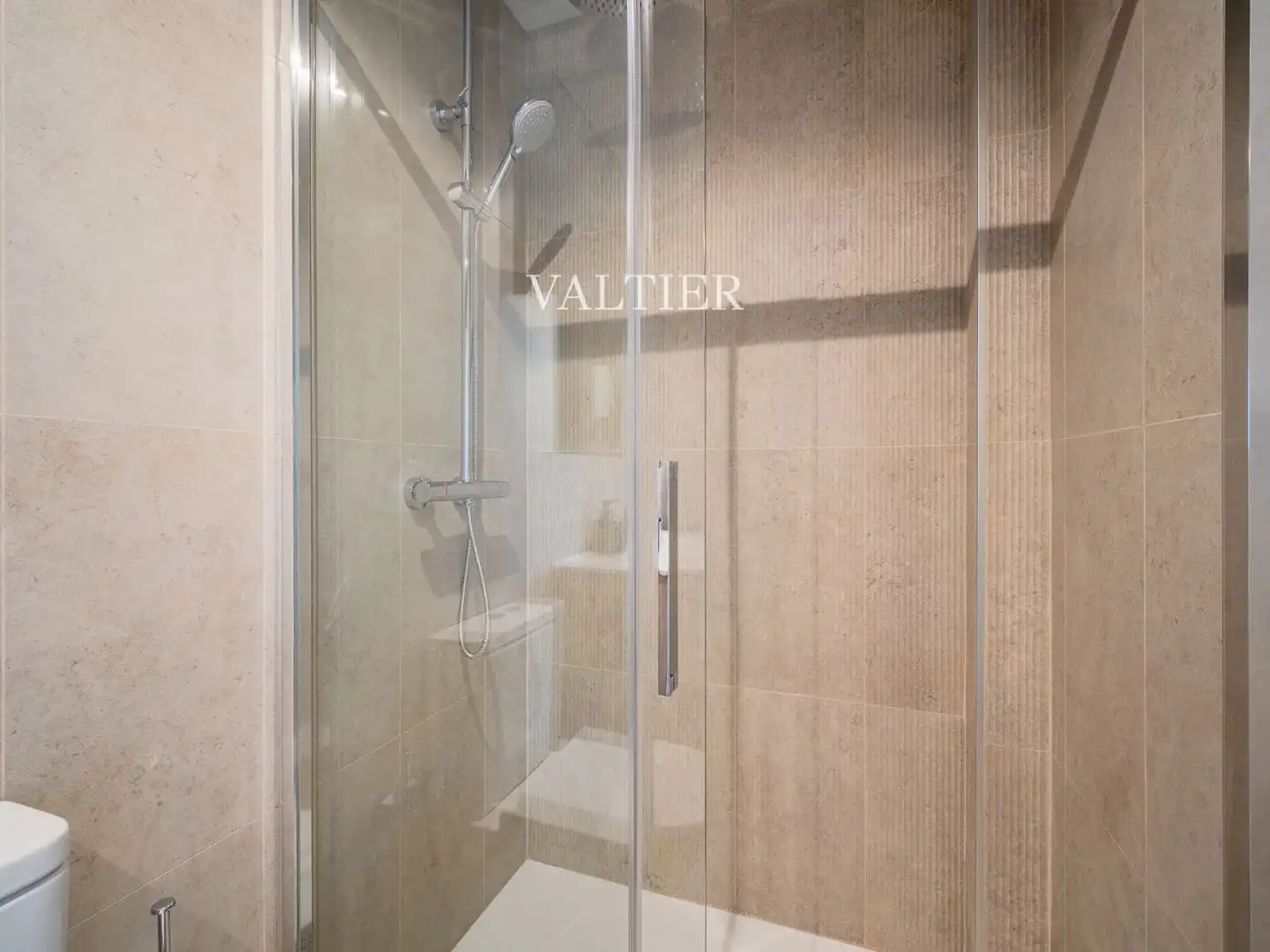 Bathroom of Flat for rent in Madrid  with Terrace and Furnished