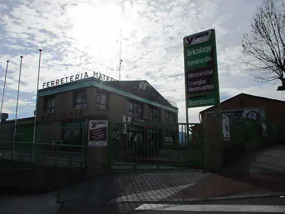Außenansicht von Fabrikhallen zum Verkauf in San Martín de Valdeiglesias