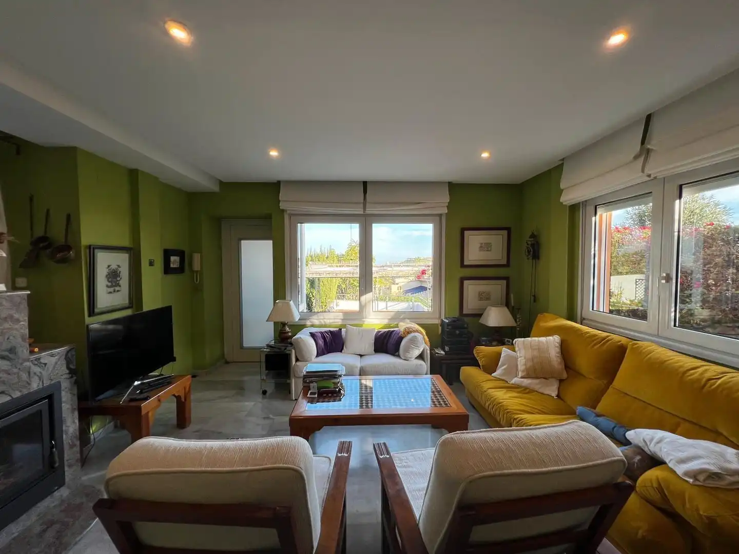 Sala de estar de Casa o chalet en venta en Vélez-Málaga con Aire acondicionado, Jardín privado y Piscina