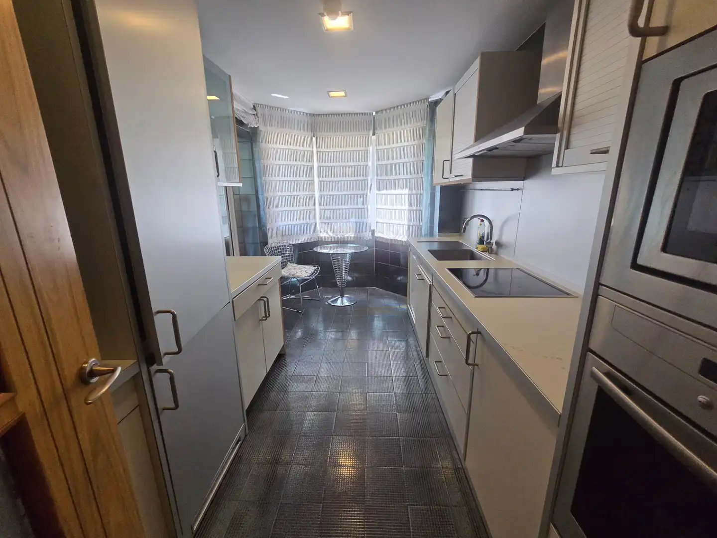 Cuina de Apartament en venda en Marbella amb Aire condicionat, Calefacció i Jardí privat