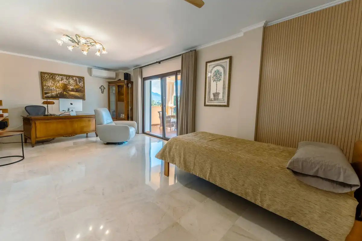 Sala d'estar de Casa o xalet en venda en Marbella amb Aire condicionat, Terrassa i Traster
