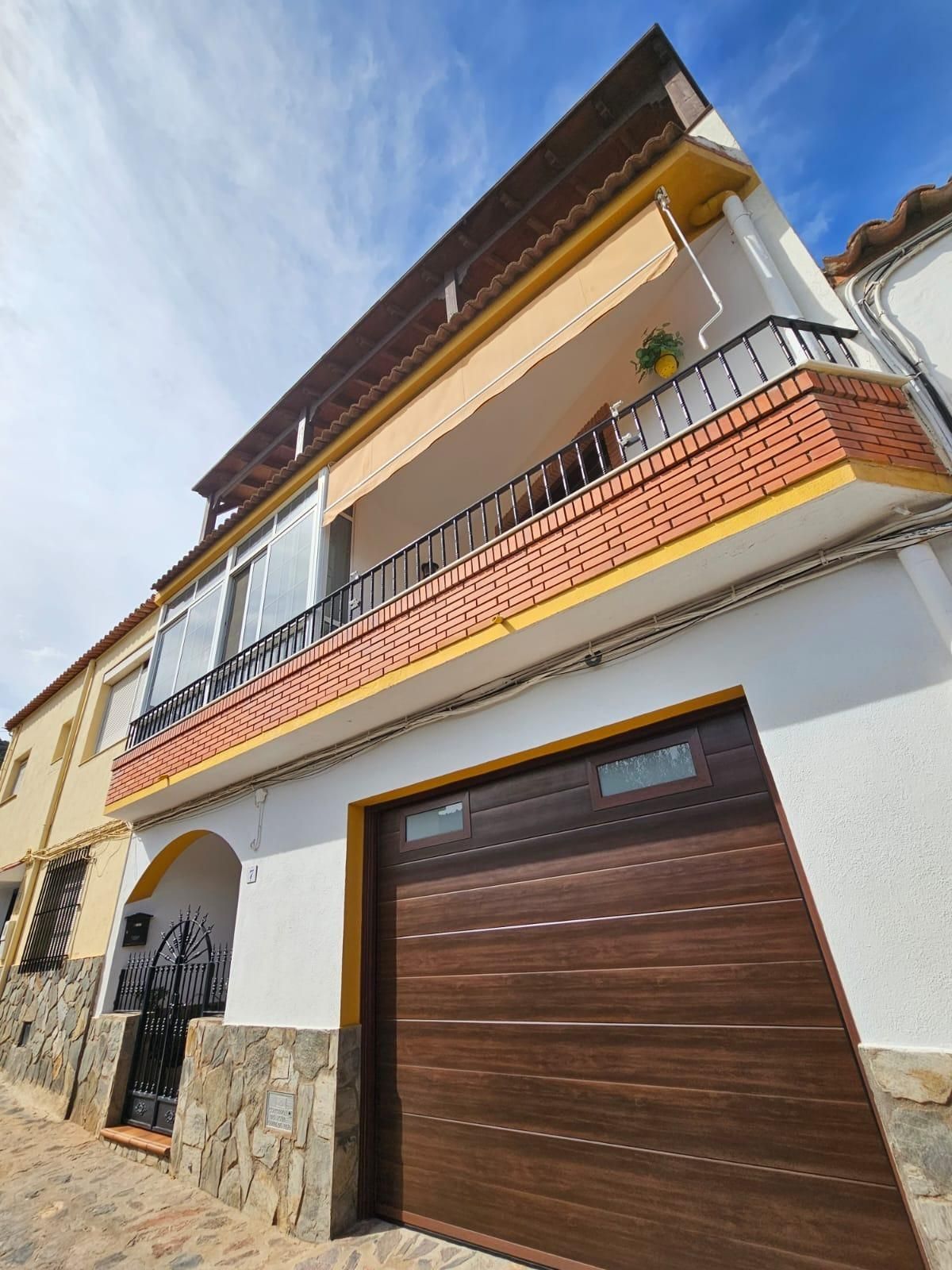 Vista exterior de Casa o xalet en venda en Fondón amb Calefacció, Terrassa i Traster