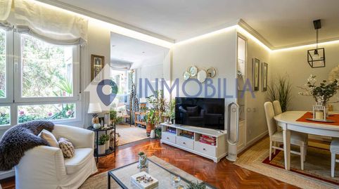 Foto 2 de Piso en venta en Calle de Alfredo Marqueríe, La Paz, Madrid Capital