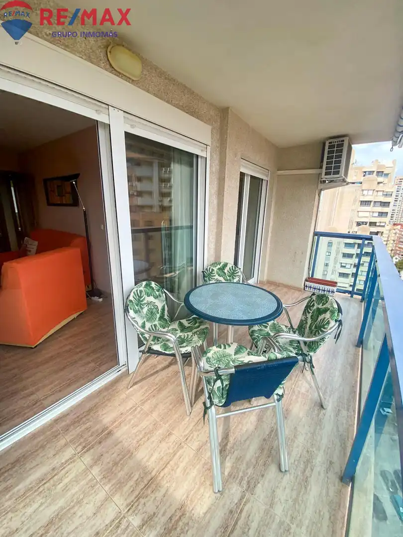 Terrassa de Pis de lloguer en Benidorm amb Piscina, Moblat i Balcó