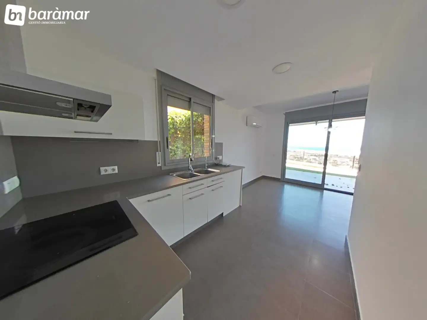 Cocina de Casa adosada en venta en El Vendrell con Aire acondicionado, Calefacción y Jardín privado