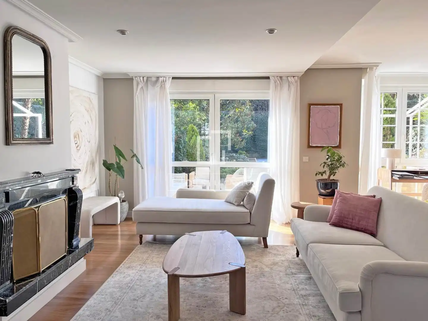 Sala de estar de Casa o chalet en venta en Majadahonda con Aire acondicionado, Jardín privado y Parquet