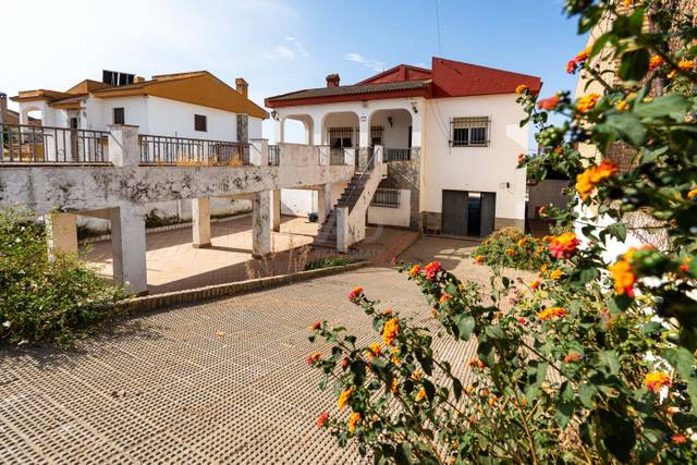Casa-chalet en Venta en Avenida Villarrasa, 31 en Rociana del Condado