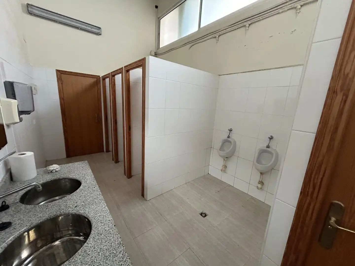 Badezimmer von Fabrikhallen zum Verkauf in La Ràpita