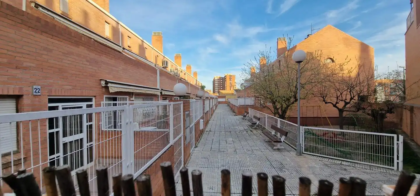 Exterior view of Detached homes for sale in Zaragoza  with Air Conditioner, Heating and Private garden
