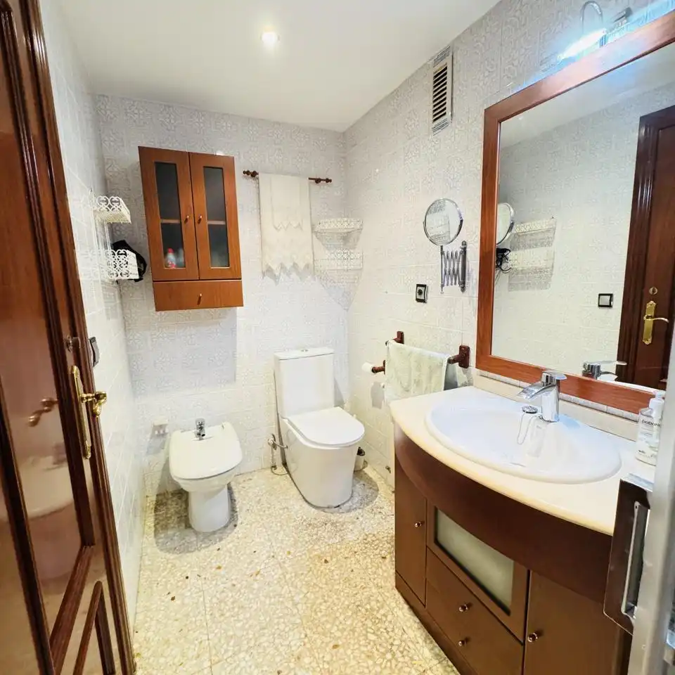 Flat for sale in De Cesáreo Alierta, La Granja