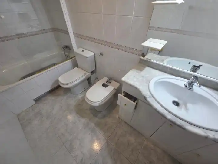 Bathroom of Flat for sale in Canovelles  with Air Conditioner, Heating and Terrace