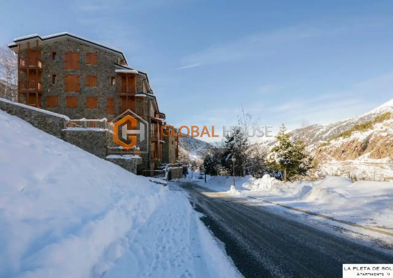 Vista exterior de Piso en venta en Canillo con Trastero