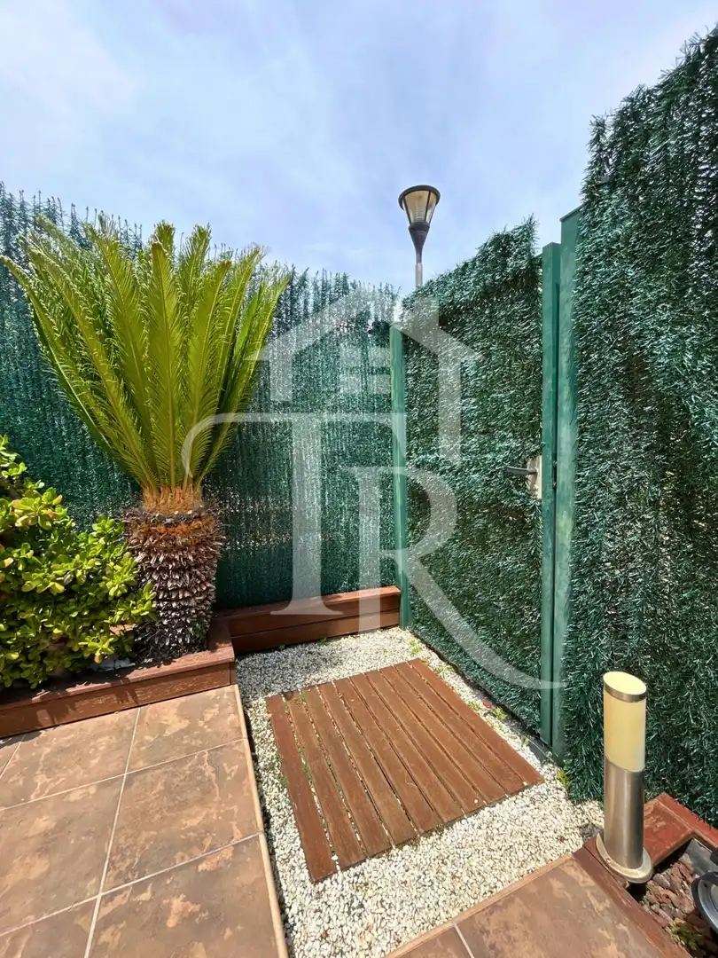 Terrassa de Casa adosada en venda en Roda de Berà amb Aire condicionat, Calefacció i Jardí privat