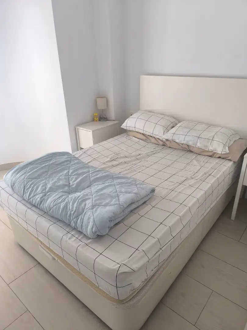 Habitación de Piso de alquiler en Melilla con Aire acondicionado y Amueblado
