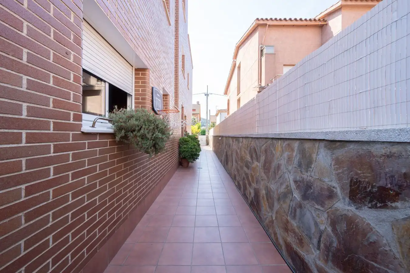 Vista exterior de Casa adosada en venda en Montcada i Reixac amb Calefacció, Jardí privat i Terrassa